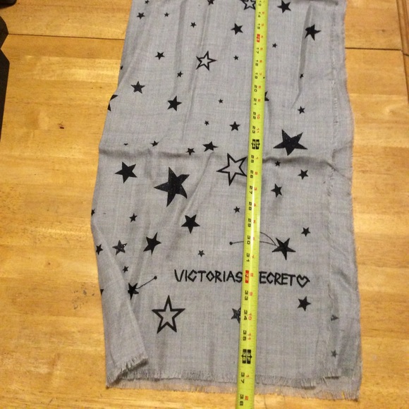 New VICTORIAS SECRET Gray Stars SCARF Embroidered - Picture 5 of 7